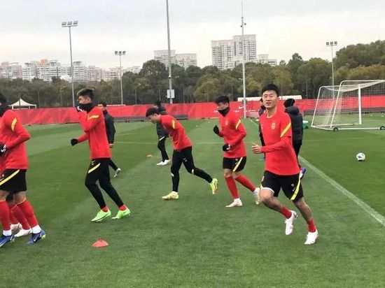 隐居师傅进城了